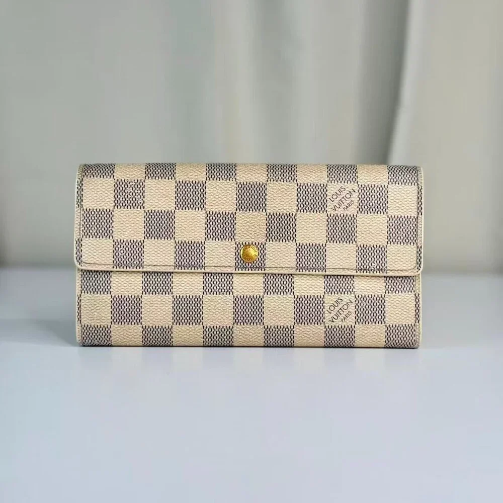 Louis Vuitton Damier Azur Wallet with Classic Checkerboard Design - Picture 1 of 7